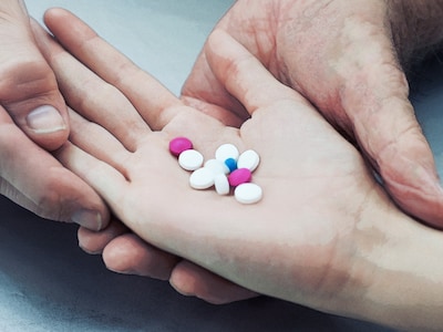 Man (51) verkracht vier minderjarige meisjes maandenlang in ruil voor drugs: ‘U reed naar haar schoo