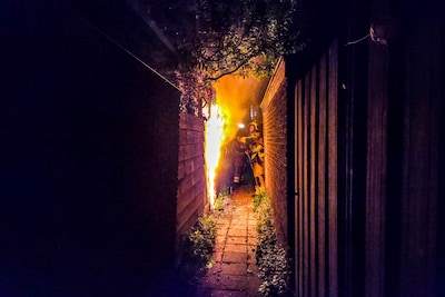 Schuttingbrand in tuin van woning in Amersfoort, mogelijk brandstichting