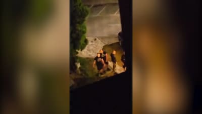 النازيون الجدد يحيطون بفندق مع مراهقين هولنديين في بلغاريا: تحية هتلر وتهديدات