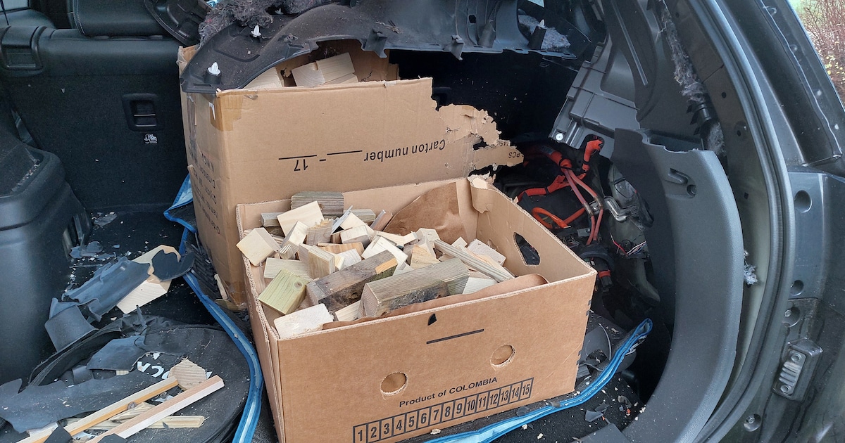 Geknal in de nacht. Als het alarm van auto’s loeit, is meteen duidelijk: hier is wat aan de hand