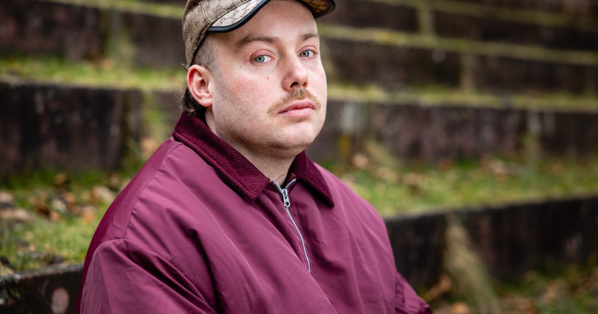 Maarten (31) hackt school in Ommen en meldt zich ziek. Jaren later staat hij op Lowlands