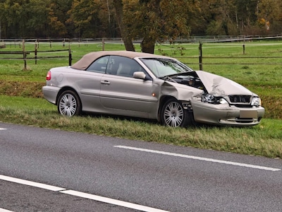 Schade nadat automobilist achterop bestelbus botst bij Lichtenvoorde