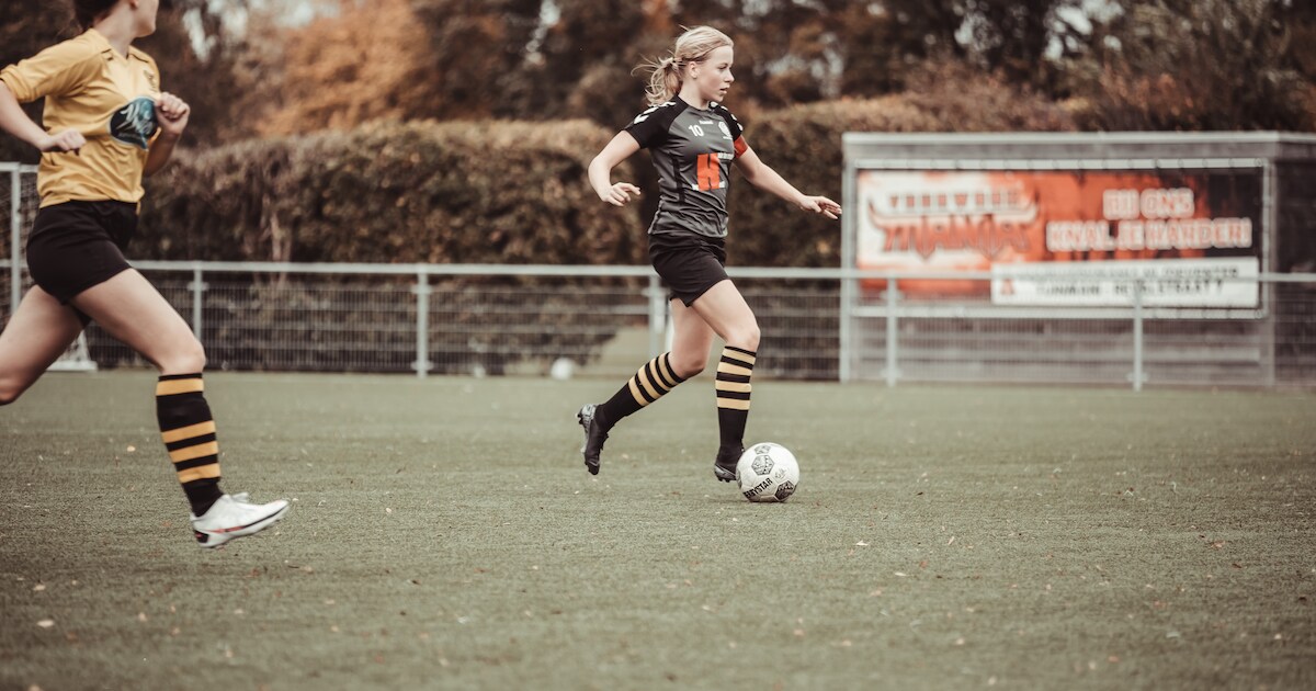 Hulman scoort acht keer en gaat met Colmschate-vrouwen richting titel: ‘Maar nu eerst eindexamen’