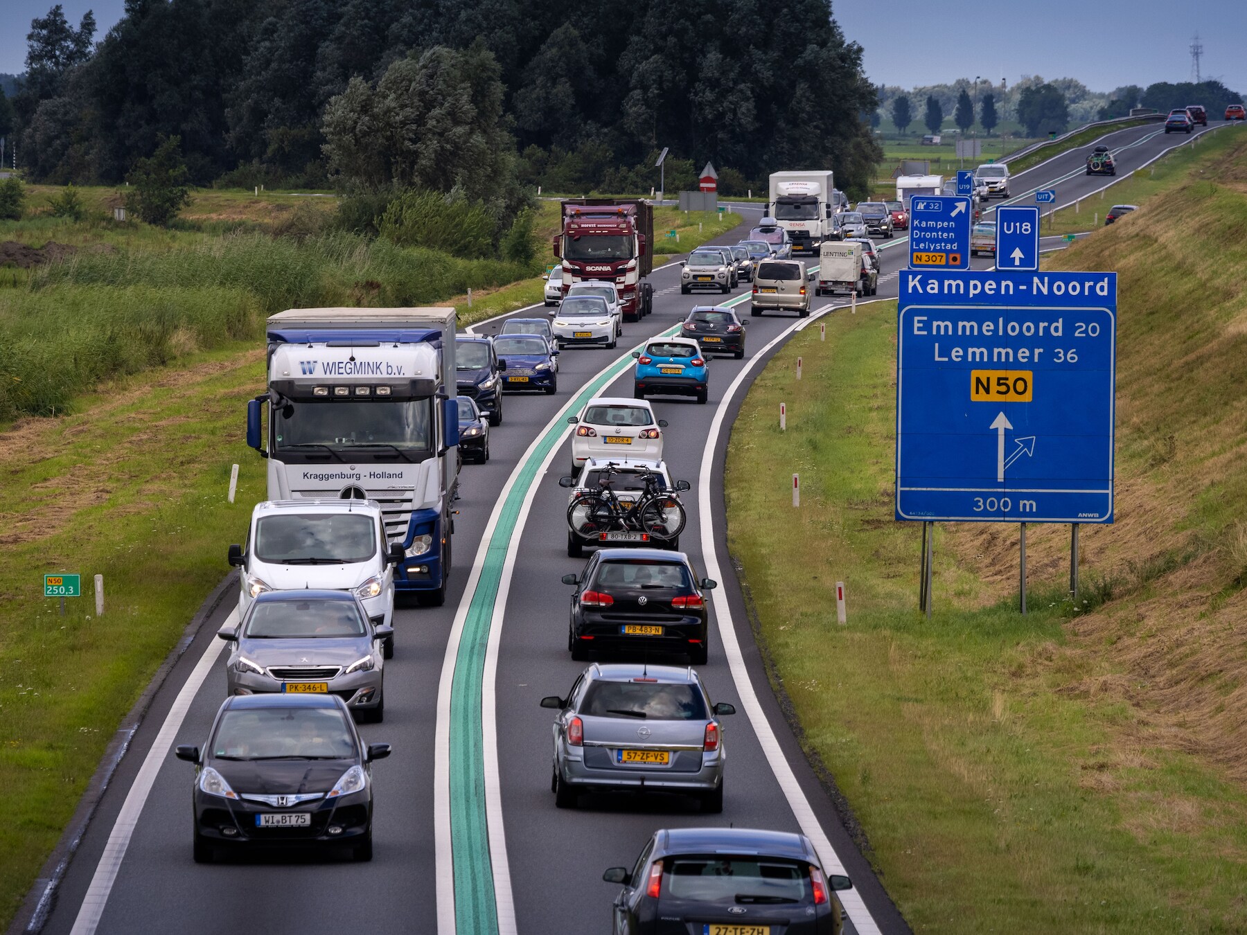 Verkeerspsycholoog: ‘Richtlijnen voor 100 kilometerwegen zoals de N50 voldoen na dertig jaar niet meer aan huidige verkeer’