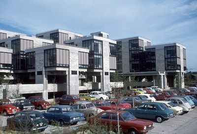 Politiek kiest voor behoud iconisch CB-gebouw in Apeldoorn: ‘Maar sloop als de kosten te gortig word