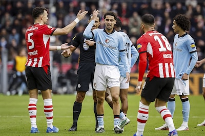 LIVE eredivisie | PSV vergeet kansen te benutten om marge te verdubbelen tegen Feyenoord, veel gele kaarten in kraker