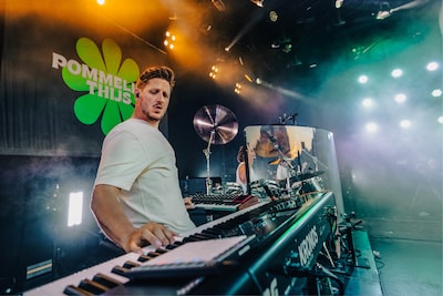 Merijn uit Hengelo is bandleider voor Pommelien Thijs en Jaap Reesema