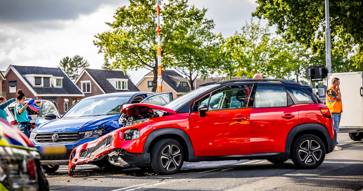 Flinke botsing met schade tussen twee voertuigen in Erica