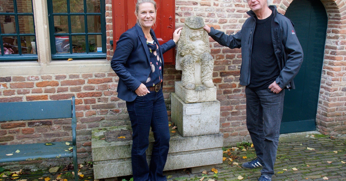 Beeld van mede-oprichter geschonken aan Voerman Stadsmuseum Hattem