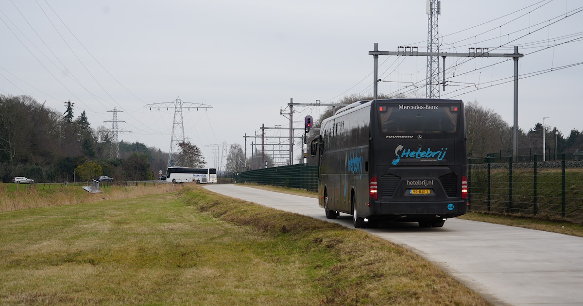 Brandmelding én defect in trein tussen Zwolle en Meppel, treinverkeer naar noorden urenlang plat: ‘P