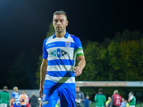 Bram van Polen druipt af na de ruime nederlaag van 'zijn' PEC Zwolle tegen FC Dordrecht: 3-0.