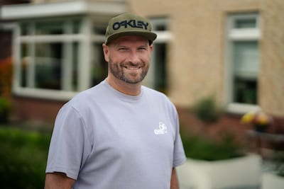 Bart (50) geeft mentale hulp aan bekende artiesten en voetballers: ‘Ook met veel status en aanzien k