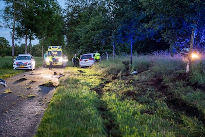 Auto belandt in de berm naast N347 bij Lemele