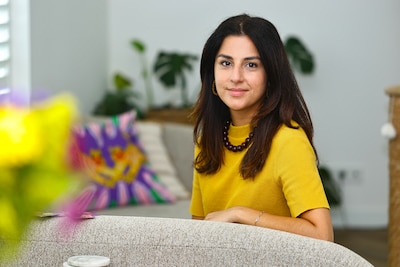 Seksisme zit in alledaagse opmerkingen, ziet Sara. En daar heeft ze wat op bedacht