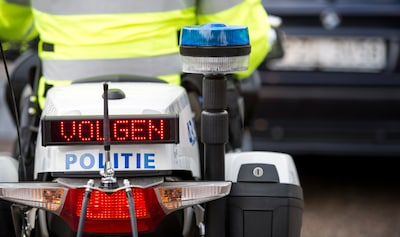 Poging tot doodslag na achtervolging in Twente: Hengeloër (21) probeert motoragent te raken