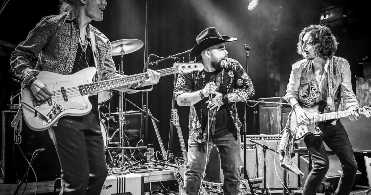 Bluesrockband The Tarn House Renegades treedt op in Heino