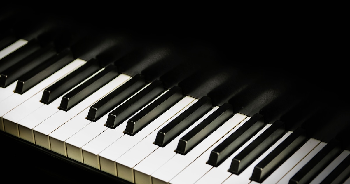 Bezoekers vragen verzoeknummers aan tijdens PianoHouse in Eemnes