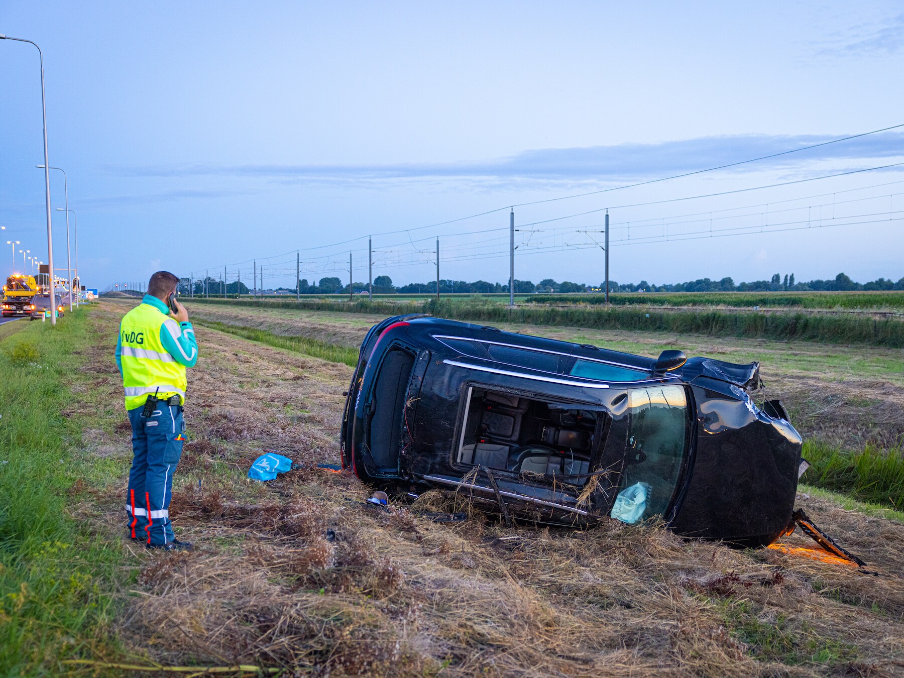 Helikopter speurt naar ‘verdwenen’ bijrijder bij ernstig ongeval N50, bestuurder zwaargewond