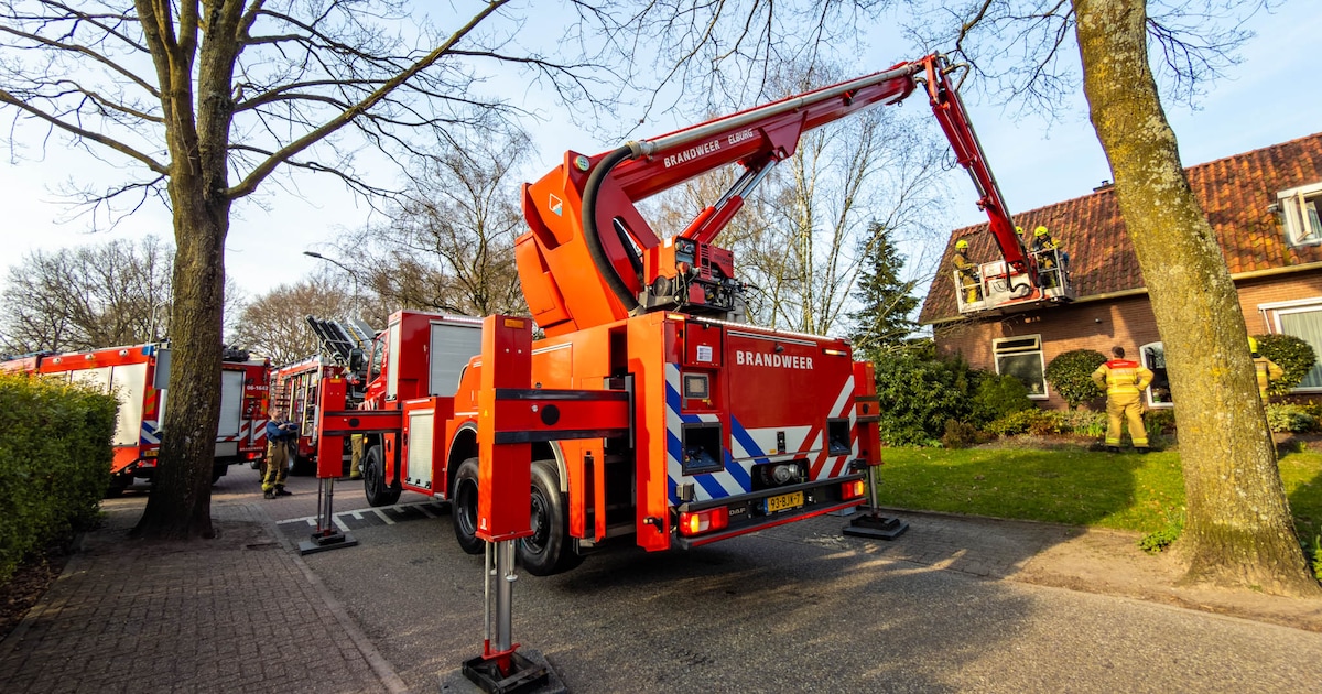 Dakbrand op Waterweg in Nunspeet