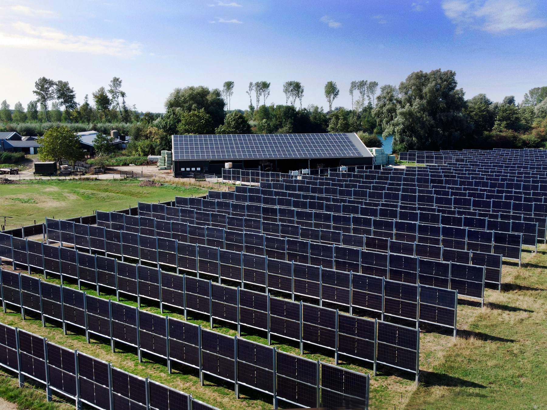 Plan voor nieuw zonnepark met verticale zonnepanelen: 'Geeft zelfs meer opbrengst'
