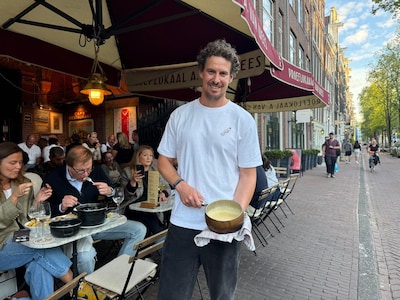 Amsterdamse Hap: zo maakt Van Wees zijn bekende kaasfondue