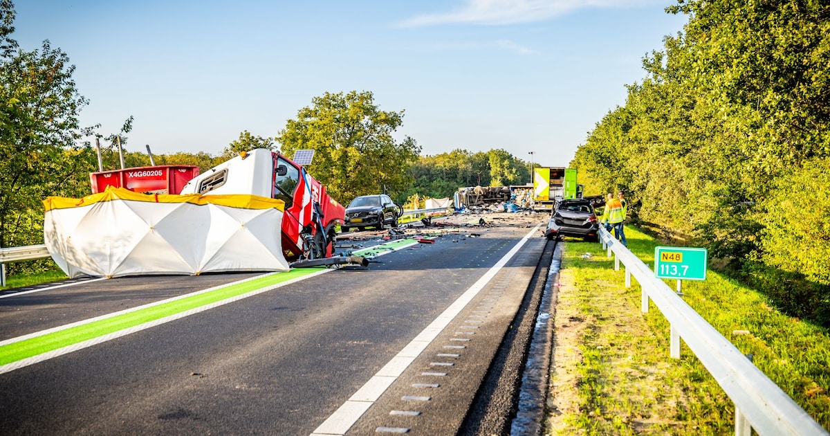 Omgekomen vrachtwagenchauffeurs op N48 waren 53 en 56 jaar, één slachtoffer uit Hardenberg