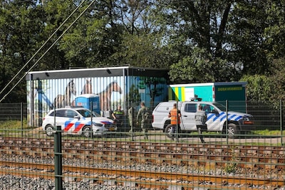 Mogelijk explosief uit Tweede Wereldoorlog gevonden bij spoor in Stroe: werkzaamheden stilgelegd
