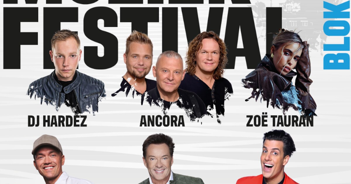 Gerard Joling op drijvend podium in havenkolk Blokzijl