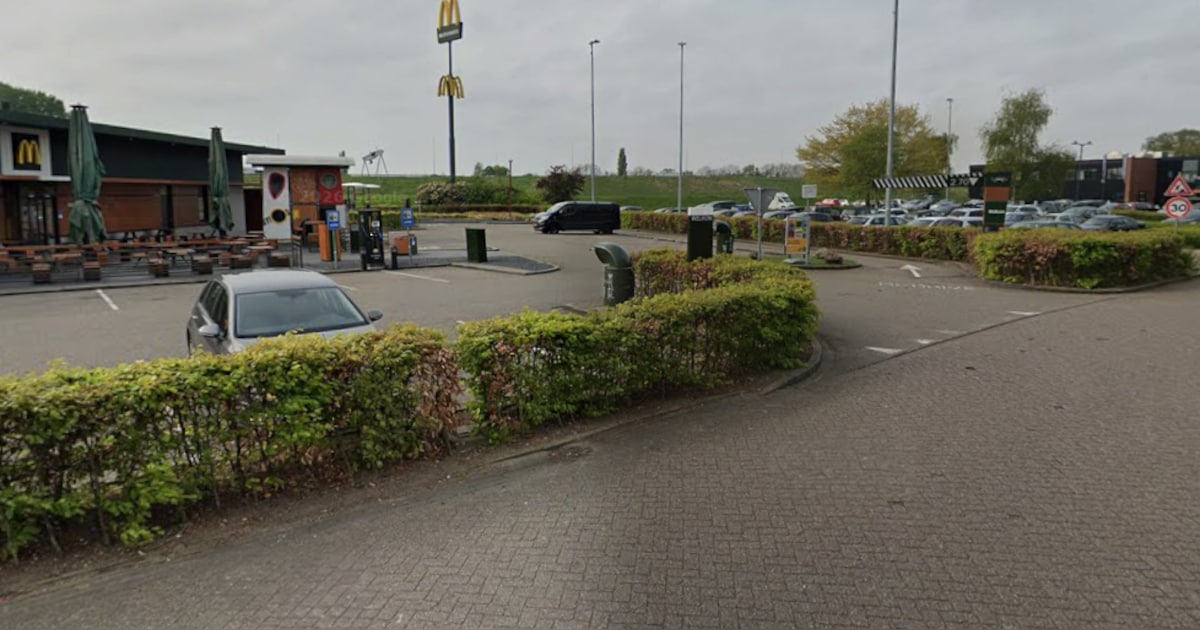 Drugsdeal op parkeerplaats in Deventer leidt agenten naar woning: daar doen ze enorme vondst