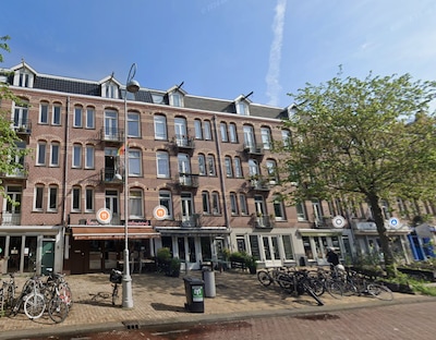 Woningen ontruimd na brand in Javastraat in Amsterdam, vuur onder controle