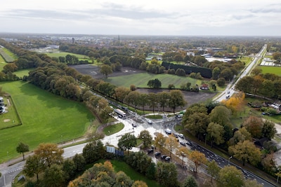 Tijdelijke fietsbrug moet einde maken aan onveilige situaties op berucht kruispunt in Raalte