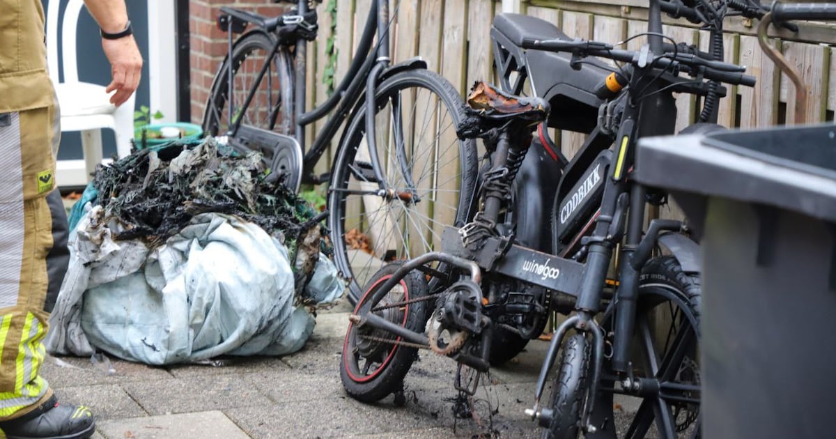 Vouwfiets vliegt in brand in schuurtje in Lelystad
