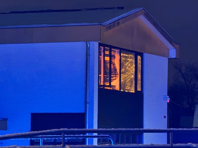 Man steekt eigen huis in brand en dan valt het arrestatieteam binnen