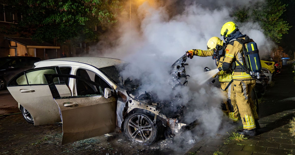 Derde keer in vijf dagen: opnieuw brandt auto uit in Rode Dorp Deventer