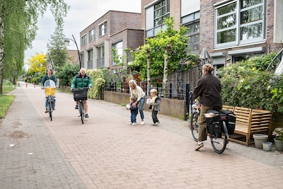 Volgens stadsbestuur voldoet gevaarlijk fietspad in Vathorst aan de regels, maar omwonenden vrezen: 