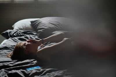 Man misbruikt meisje (14) en laat een vriend het filmen, nu gaat hij de cel in