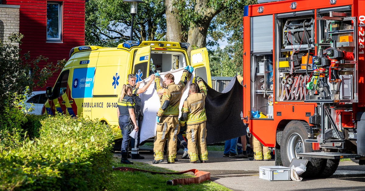 Zeven gewonden bij brand in zorgwoning Ommen: grootste slachtoffer wordt direct gekoeld in badkamer