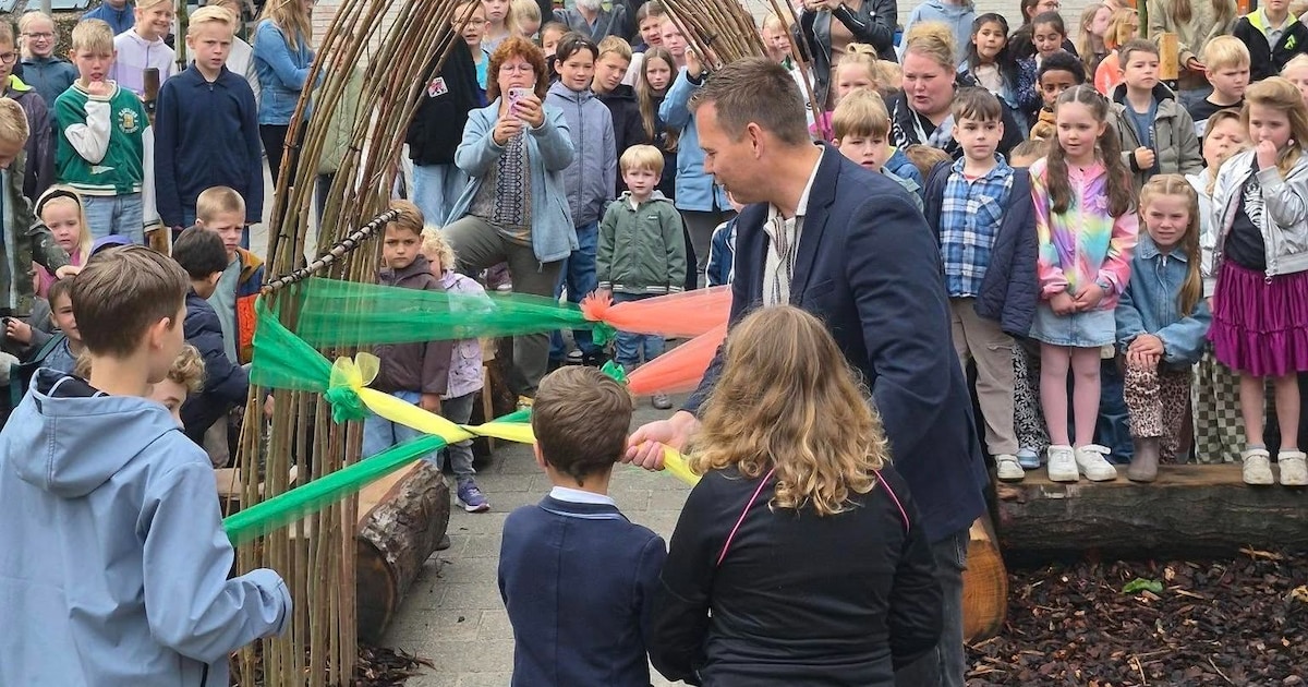 Vernieuwd schoolplein van De Blerck officieel geopend