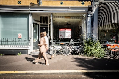 Coffeeshop-pionier Lange Fred (71) overleden: ‘Generaties rookten hier hun jointje’