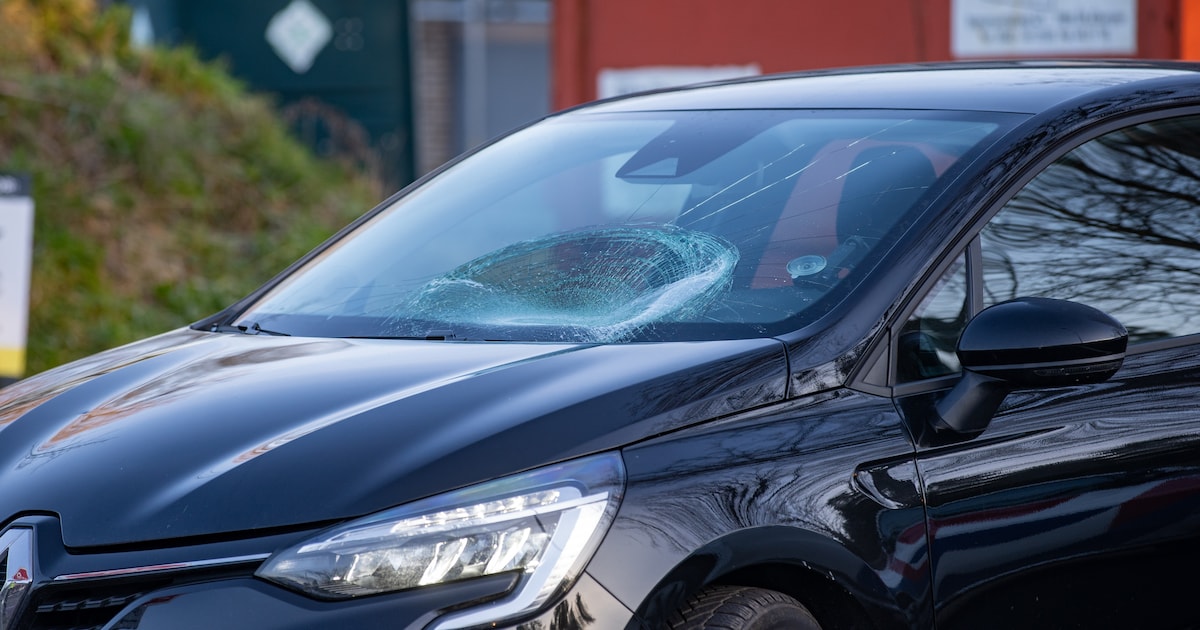 Fietser botst hard met auto in Gorssel, auto moet worden afgesleept