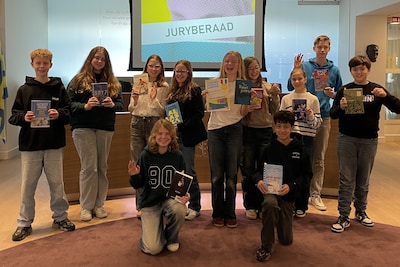 Nunspeetse Jasmijn Corporaal wint de regiofinale van de voorleeswedstrijd voor brugklassers