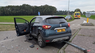 Aanrijding op kruising in Zelhem: passagier naar ziekenhuis