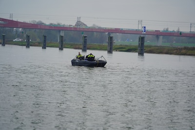 Politieactie op de IJssel bij Zwolle: zoektocht naar persoon