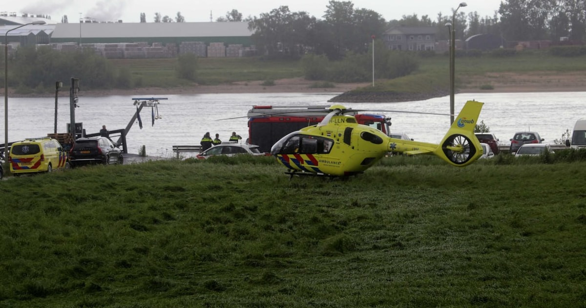 Persoon komt tussen wal en schip terecht en raakt gewond, traumahelikopter ingezet