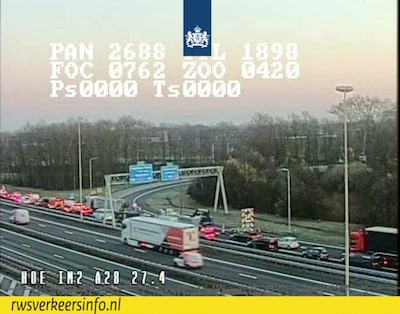 Omrijden of stilstaan: veel overlast op A28 en A1 door gaten in de weg