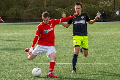 Hooglanderveen slaat in blessuretijd toe tegen Hoevelaken: ‘Zo hard gewerkt voor niets’
