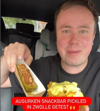 Snackspert proeft friet met augurk in Zwolle: ‘Prima, maar ik val niet steil achterover’