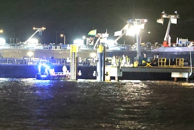 Boot met twee opvarenden gezonken door aanvaring bij Amsterdam