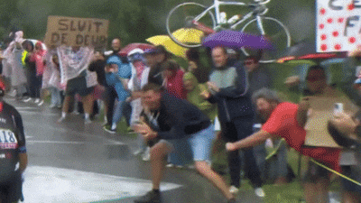 Achter deze ludieke actie in de Tour de France gaat verdriet schuil: ‘Diep van binnen blijft hij mijn maat’