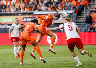 Kaptein kopt raak tegen Polen, maar Oranje is virtueel WK-ti